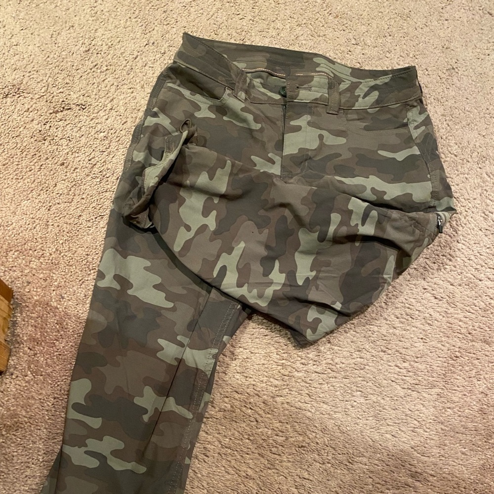 Eddie Bauer Women Cropped Pants ✨